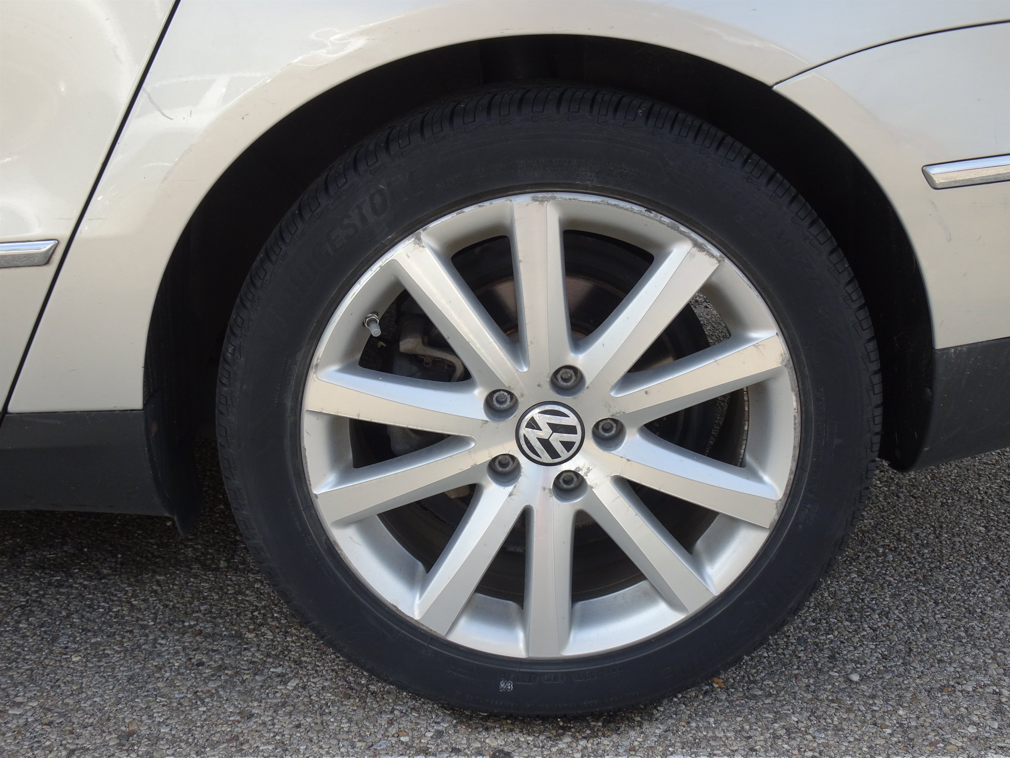 Used 2010 Volkswagen Passat Komfort FWD image 9