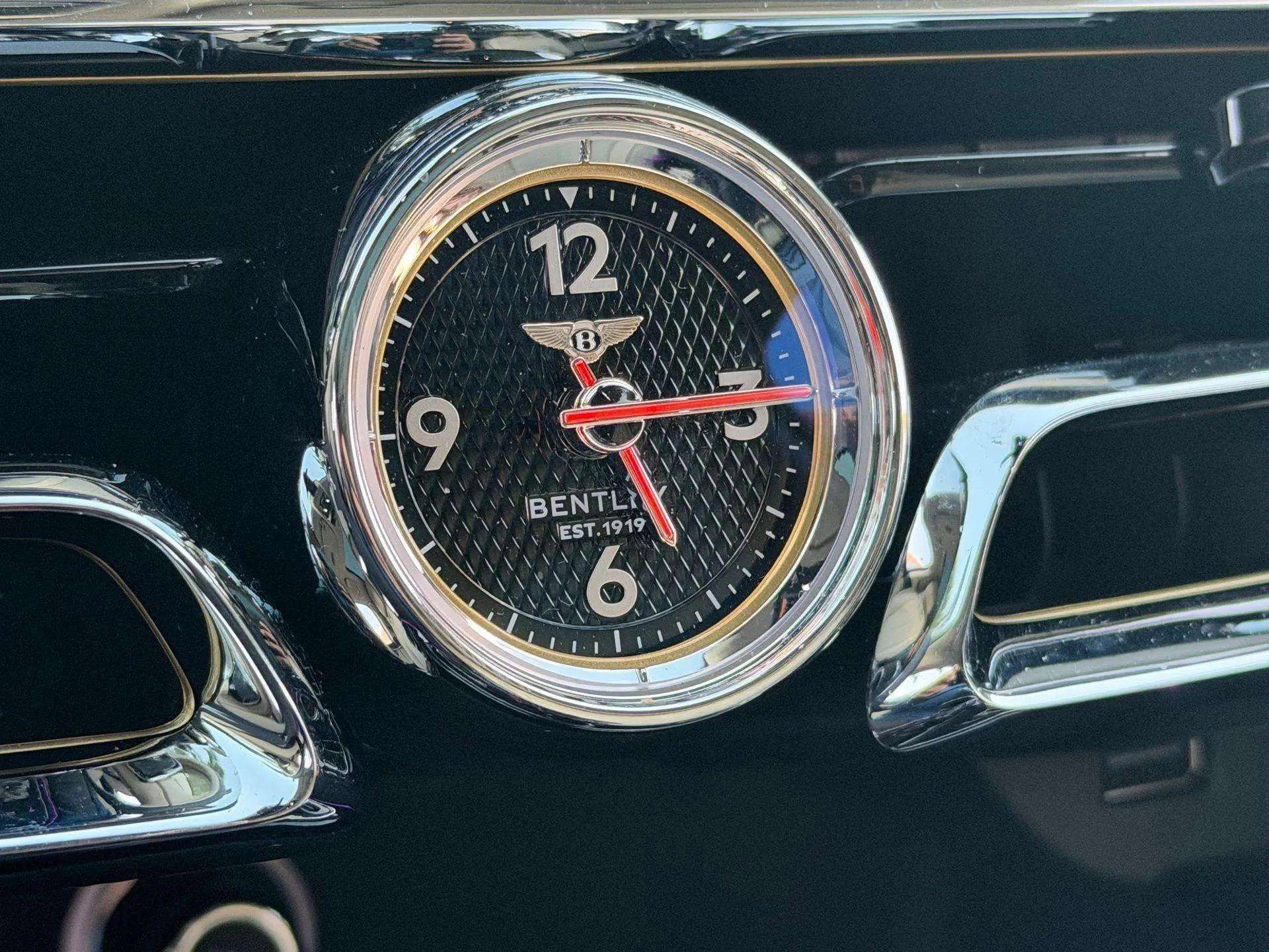 Used 2024 Bentley Flying Spur V8 image 38