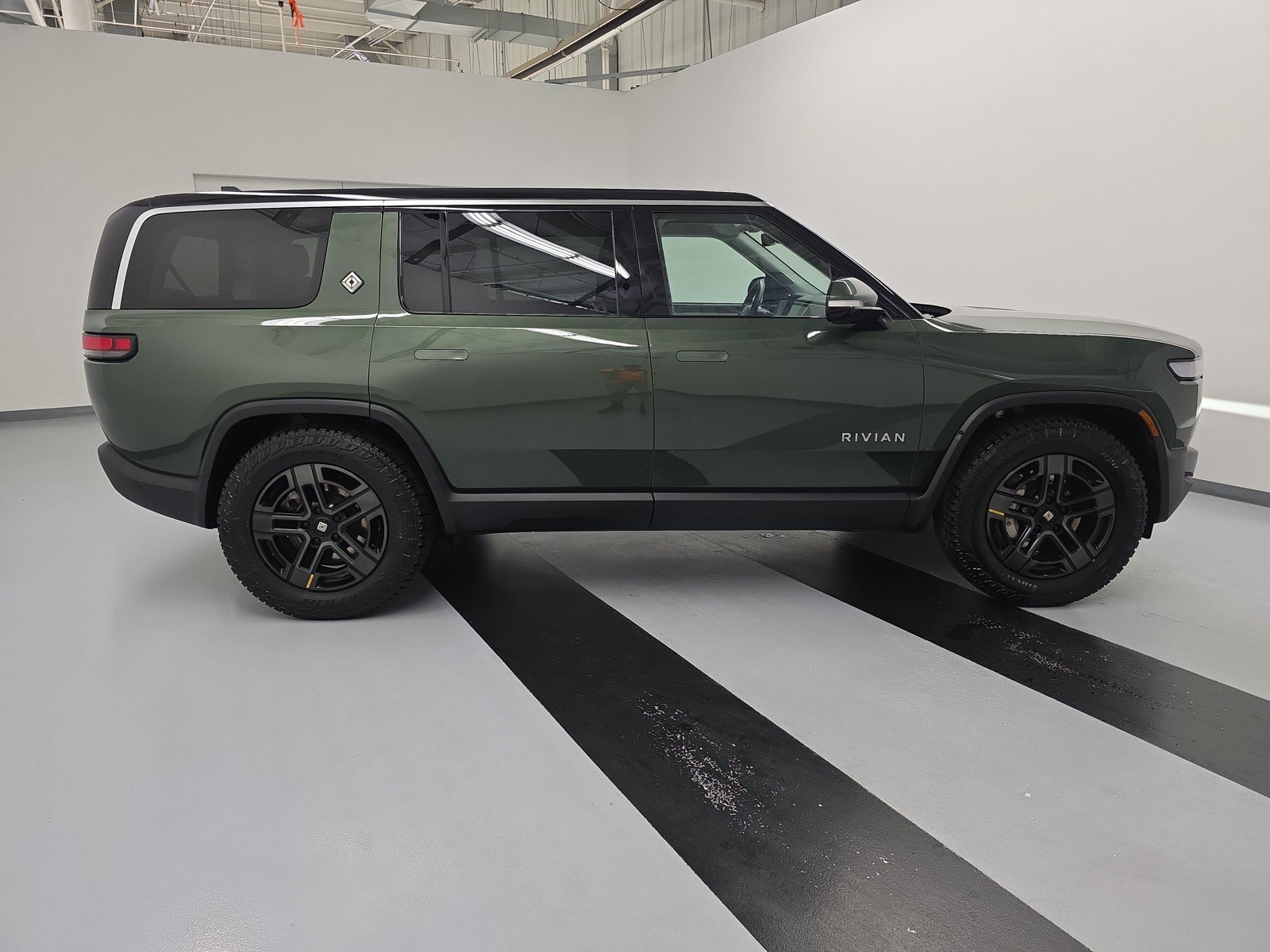 Used 2024 Rivian R1S Adventure AWD/4WD image 6