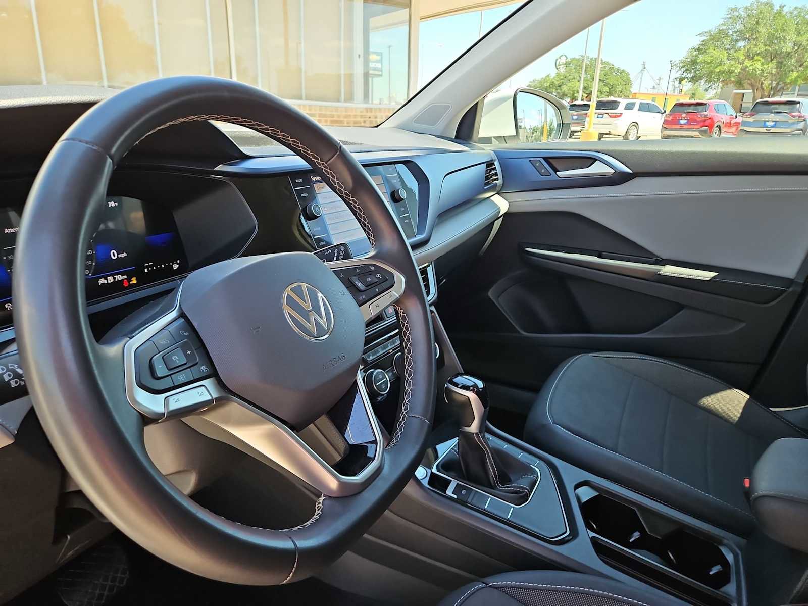 Used 2024 Volkswagen Taos SE FWD image 10