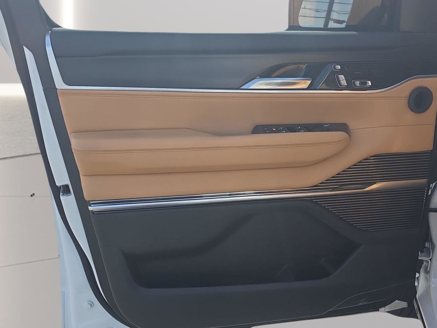 Used 2024 Jeep Grand Wagoneer Series III w/ Rear Seat Video Group 1 AWD/4WD image 53