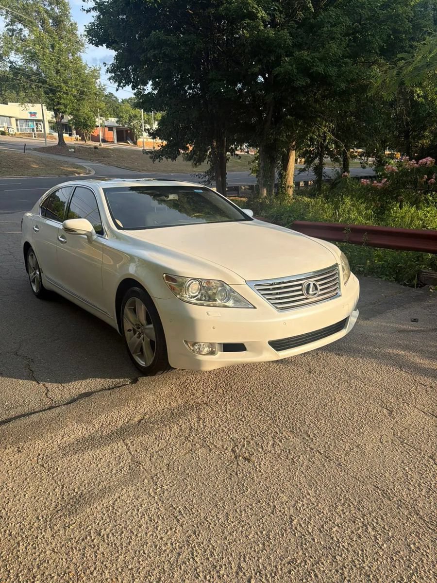 Used 2010 Lexus LS 460 RWD image 3