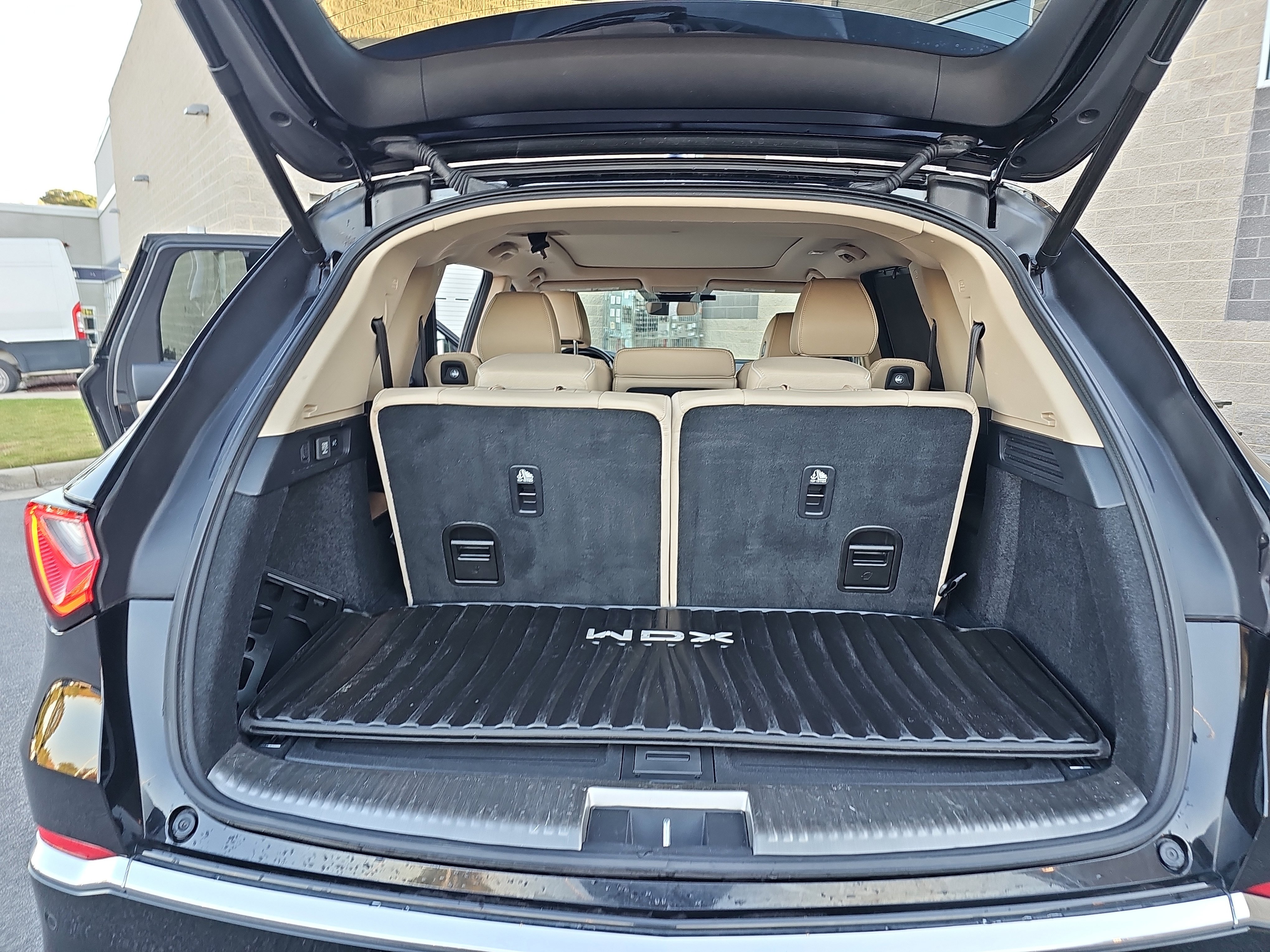 Used 2023 Acura MDX SH-AWD w/ Advance Package image 13