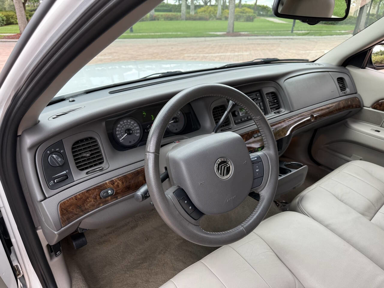Used 2010 Mercury Grand Marquis LS RWD image 8