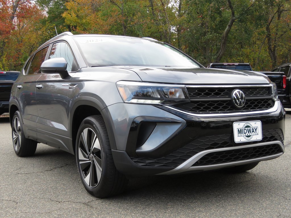 Used 2024 Volkswagen Taos SE w/ Panoramic Sunroof Package image 4