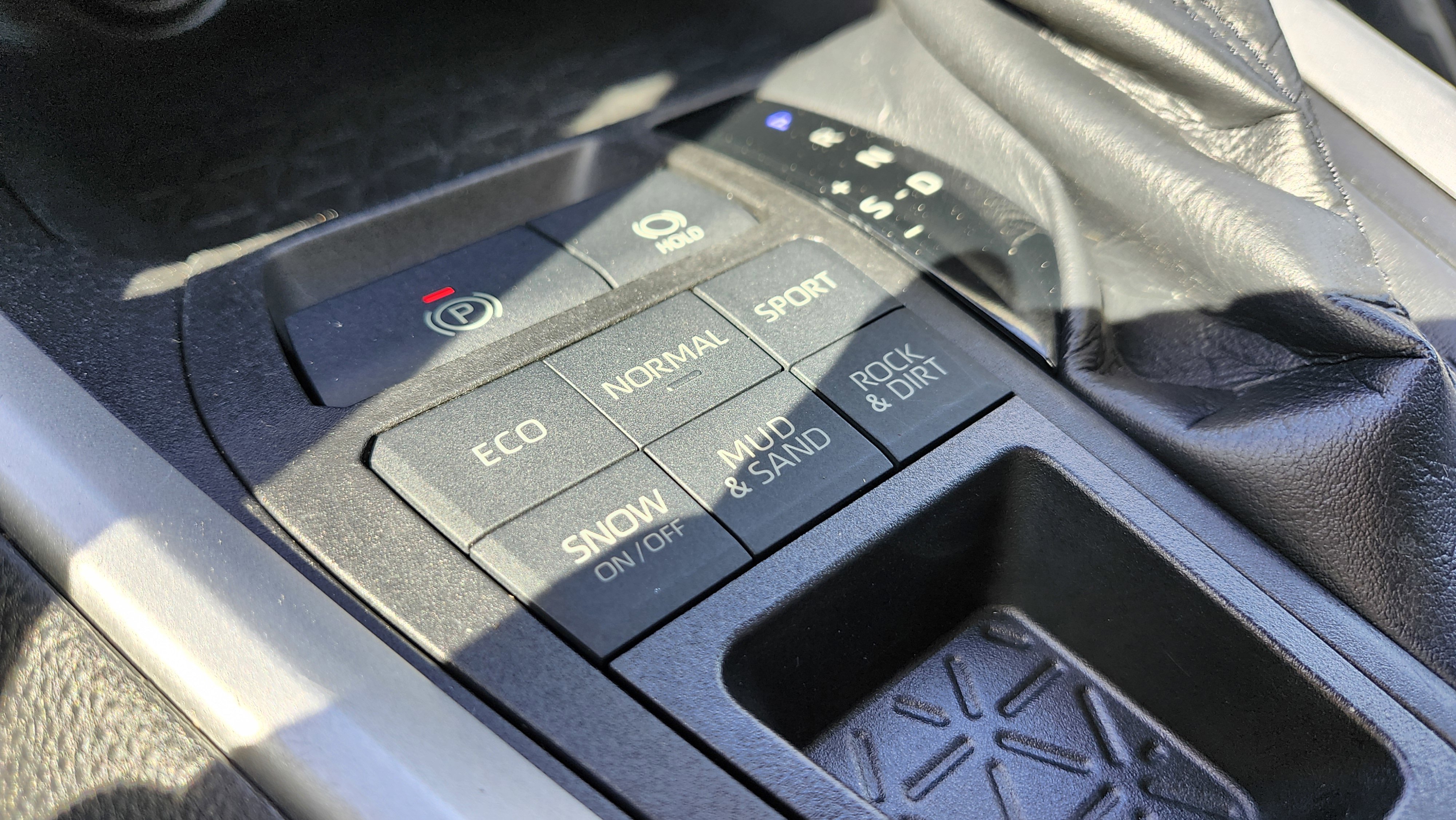 Used 2021 Toyota RAV4 XLE w/ Carpet Mat Package (TMS) image 8