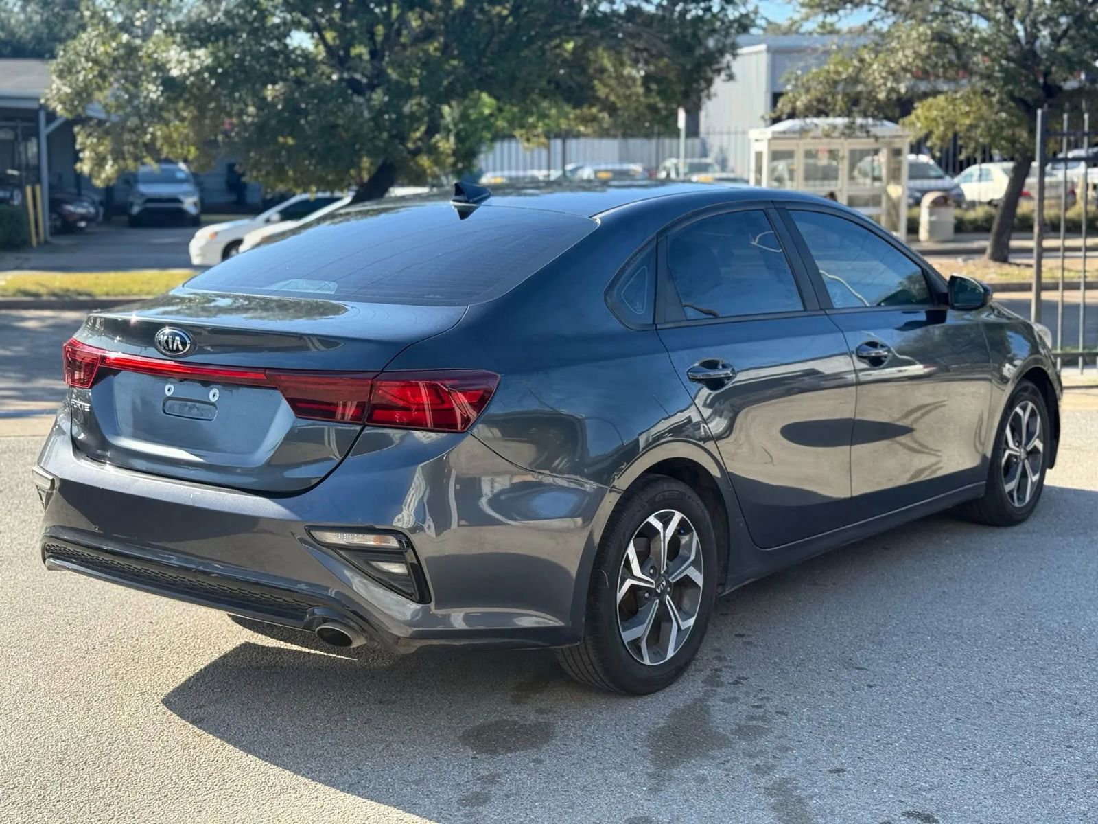 Used 2019 Kia Forte LXS FWD image 4