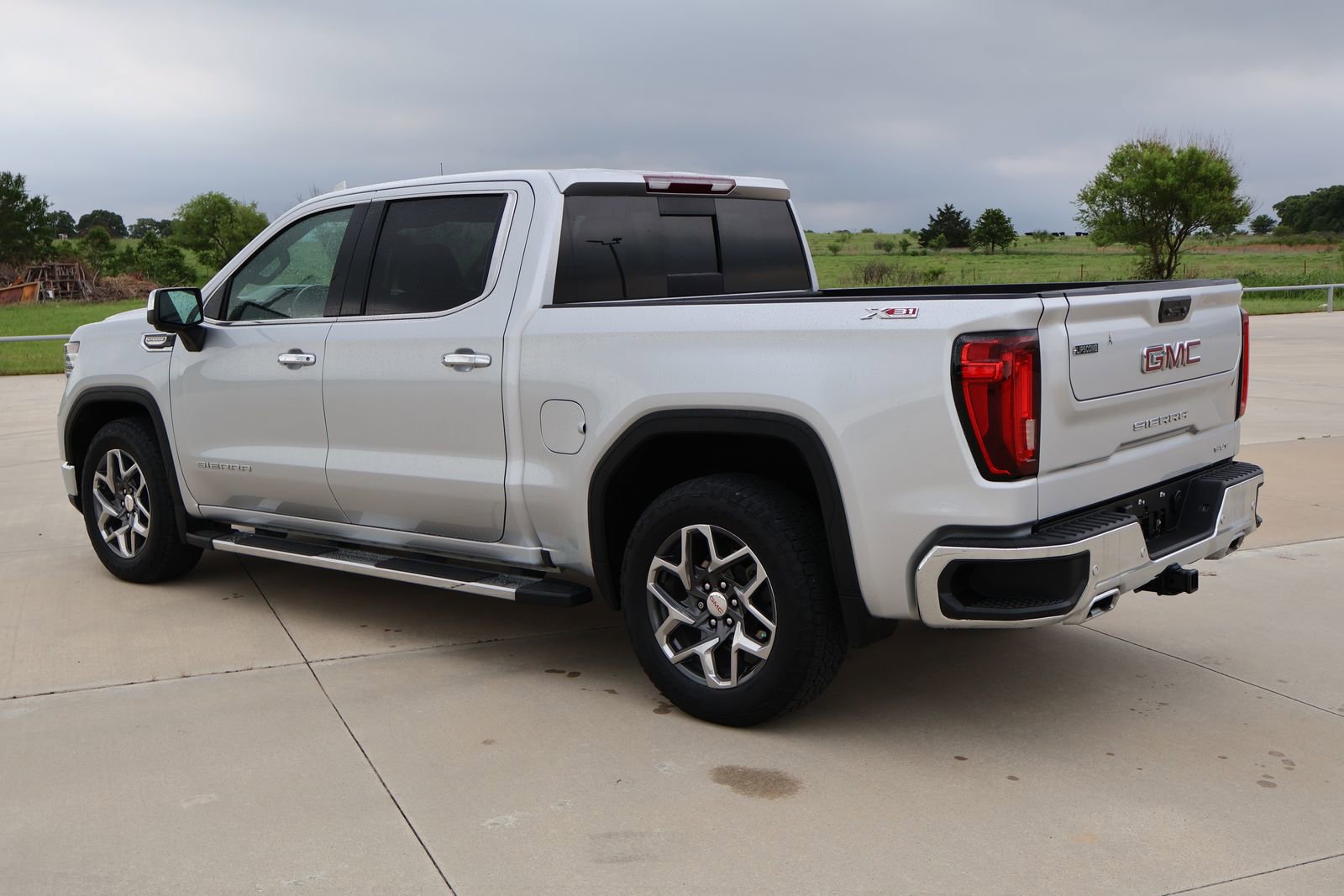 Used 2022 GMC Sierra 1500 SLT AWD/4WD image 12