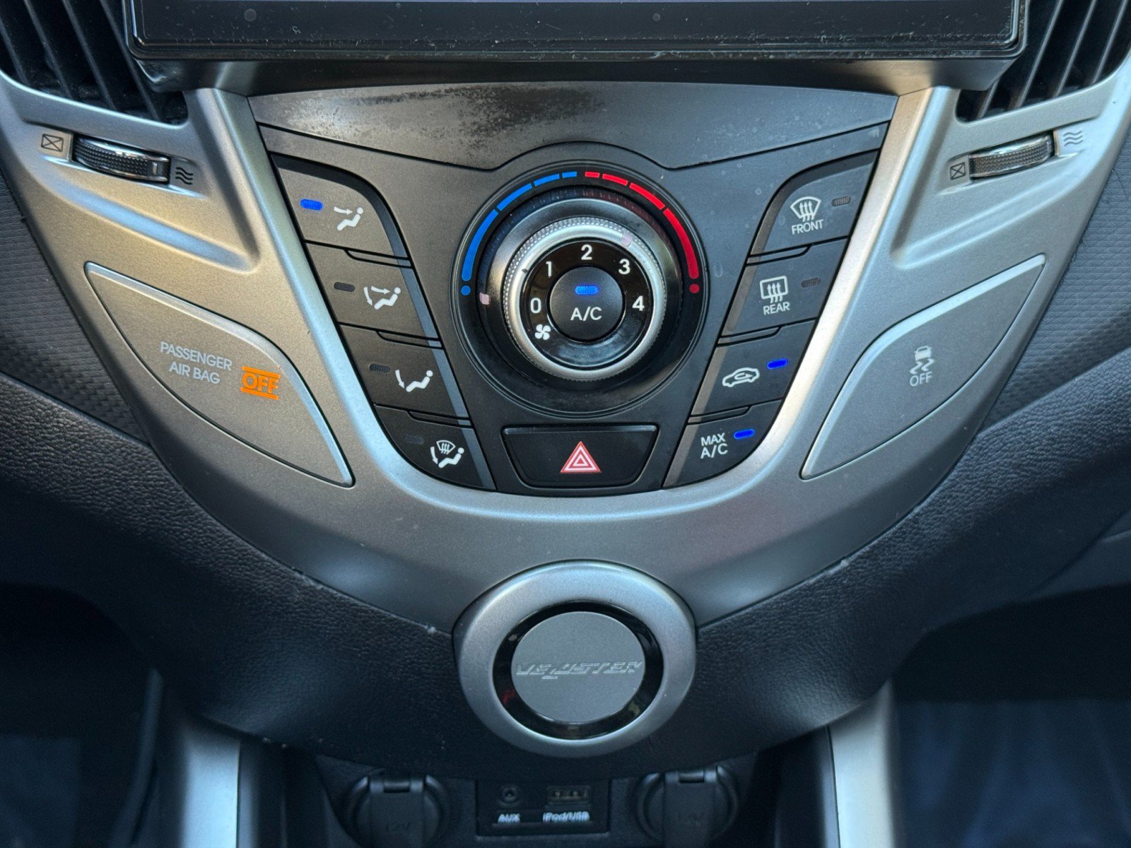 Used 2012 Hyundai Veloster FWD image 26