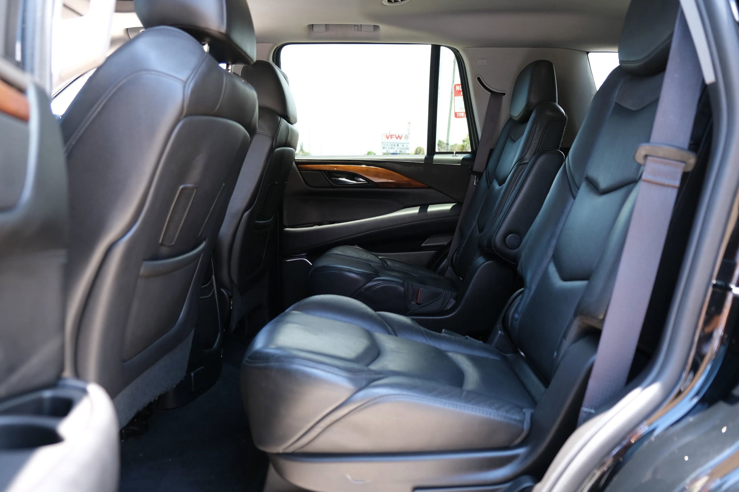 Used 2016 Cadillac Escalade Luxury AWD/4WD image 12