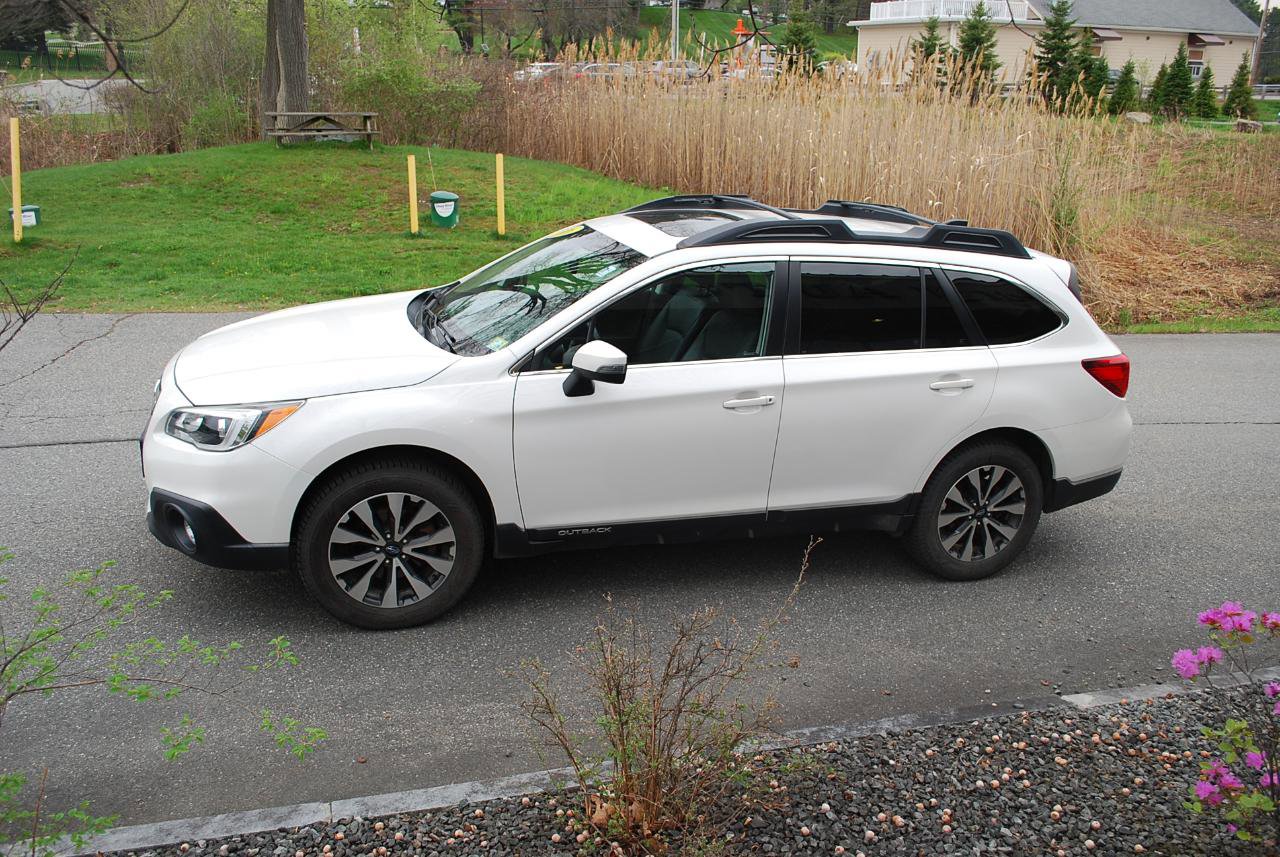 Used 2016 Subaru Outback 2.5i Limited AWD/4WD image 3