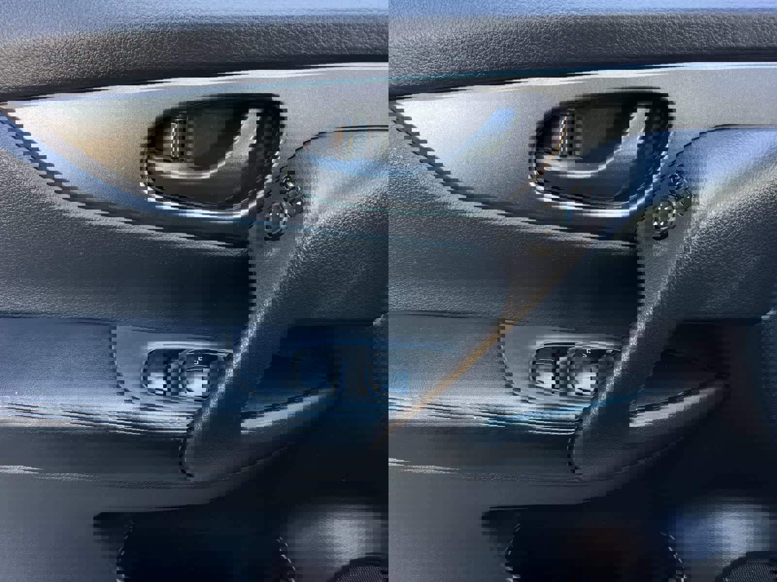 Used 2020 Nissan Rogue Sport S image 13