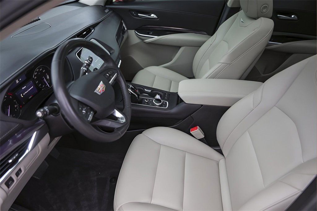 Used 2023 Cadillac XT4 Luxury w/ Driver Awareness Package image 9