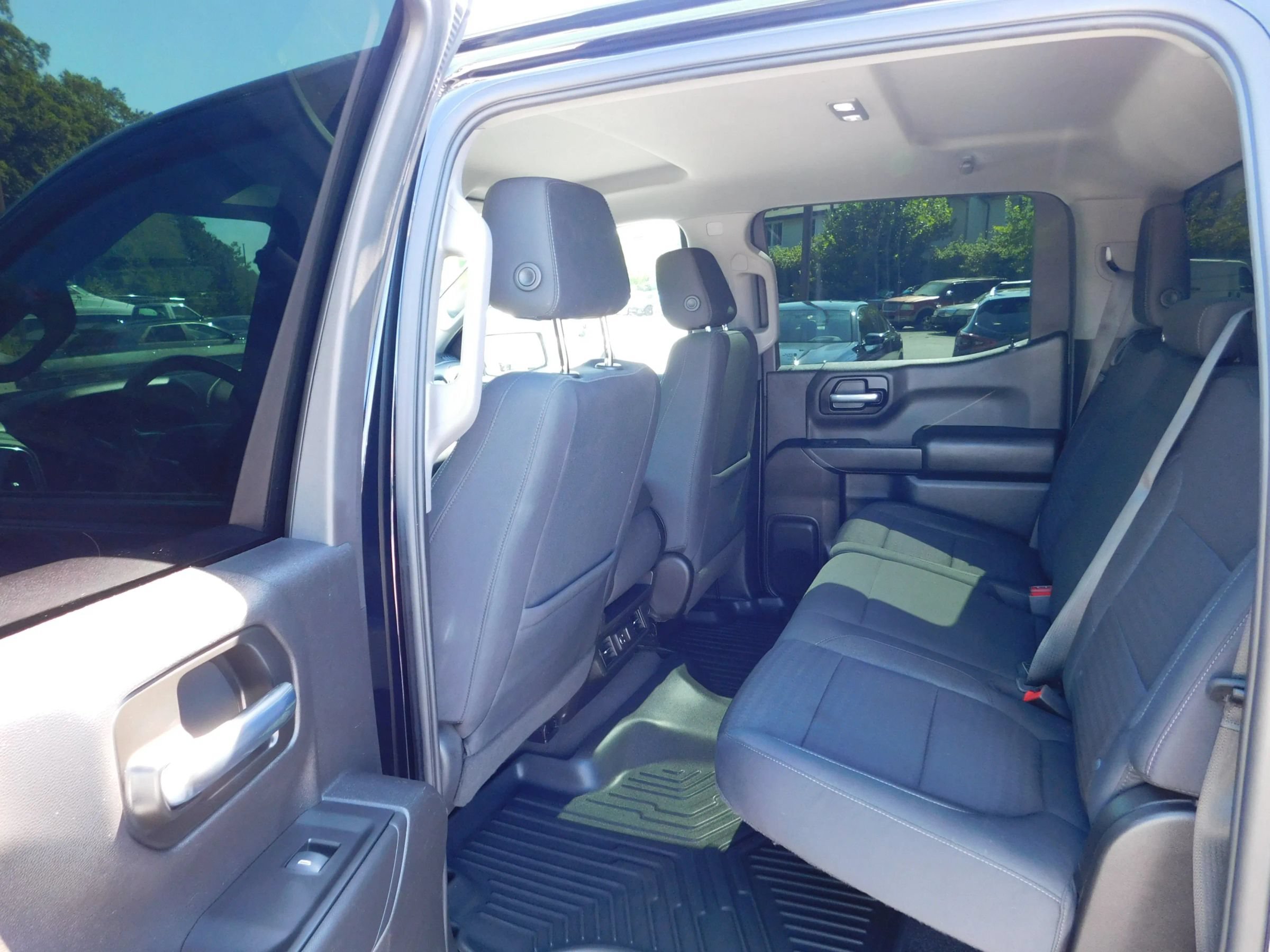Used 2022 Chevrolet Silverado 1500 LT AWD/4WD image 14