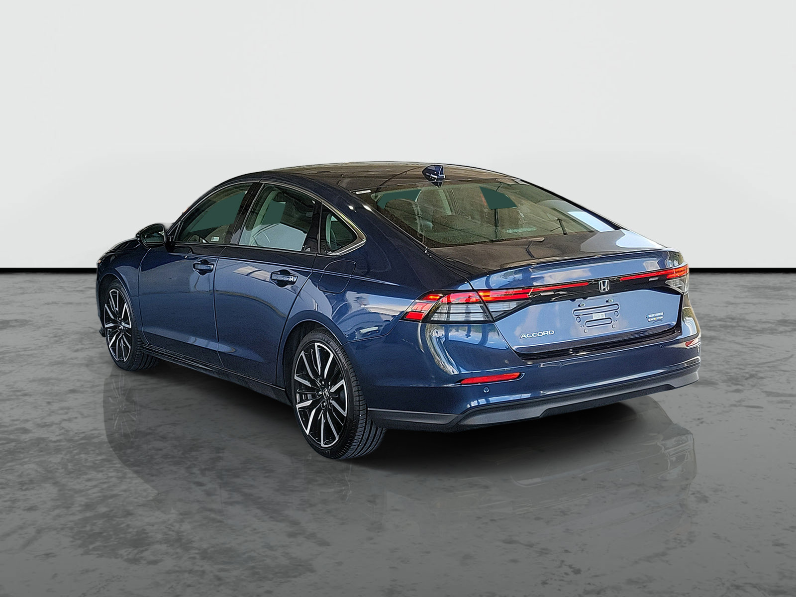Used 2023 Honda Accord Touring image 3