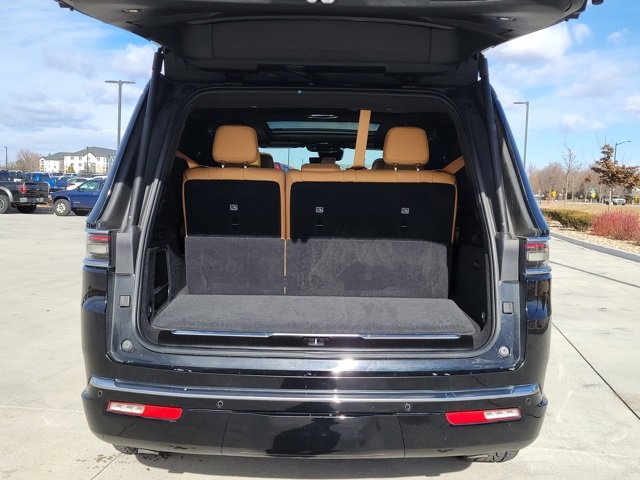 Used 2022 Jeep Grand Wagoneer Series III w/ Flexible Seating Group image 13