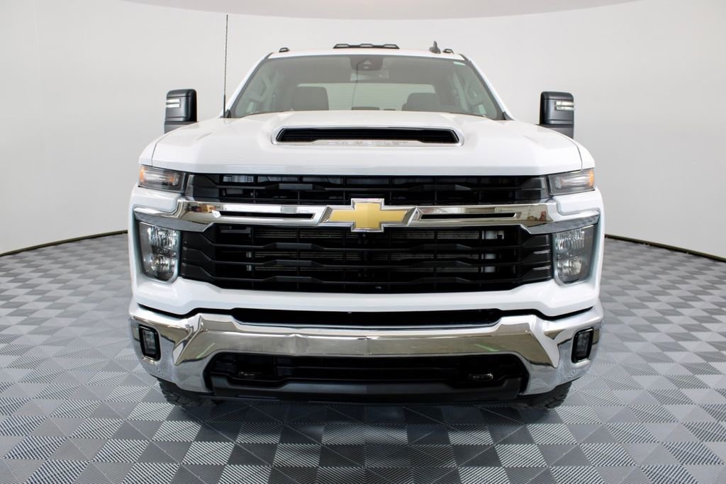 Used 2024 Chevrolet Silverado 3500 LT w/ Convenience Package AWD/4WD image 2
