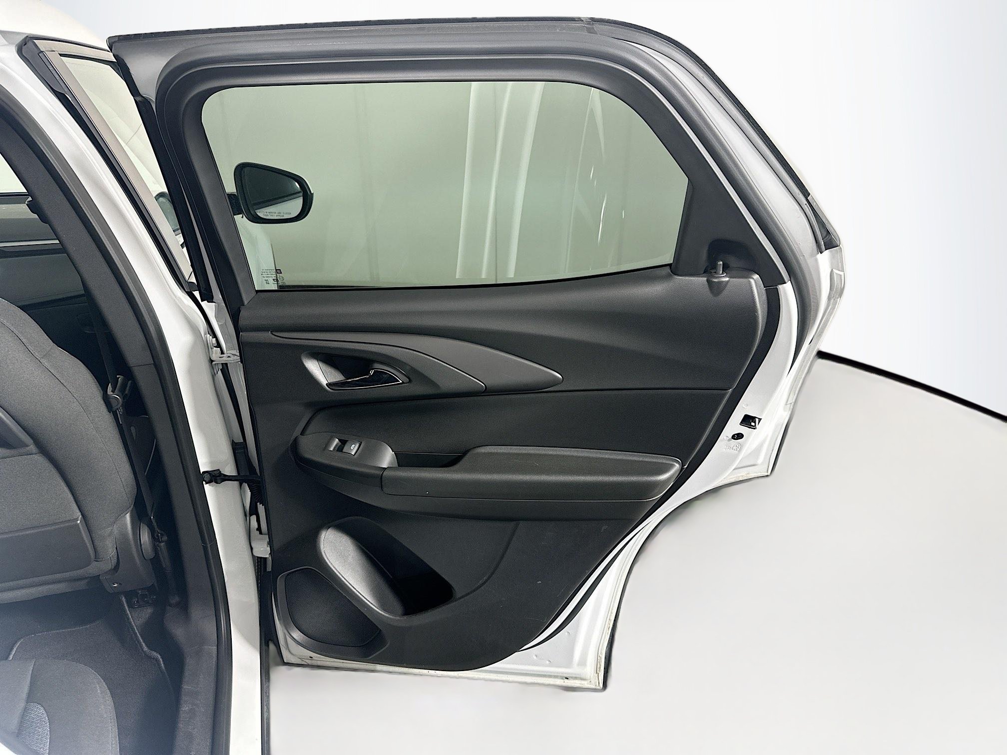 Used 2025 Chevrolet TrailBlazer LT AWD/4WD image 27