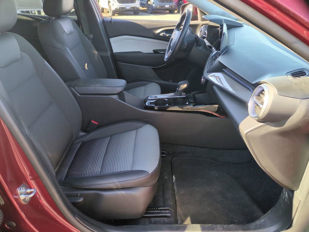 Certified 2024 Chevrolet Trax LT w/ Driver Confidence Package image 23