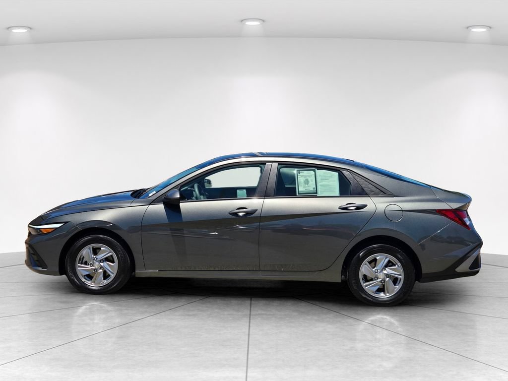 Used 2026 Hyundai Elantra SE FWD image 7