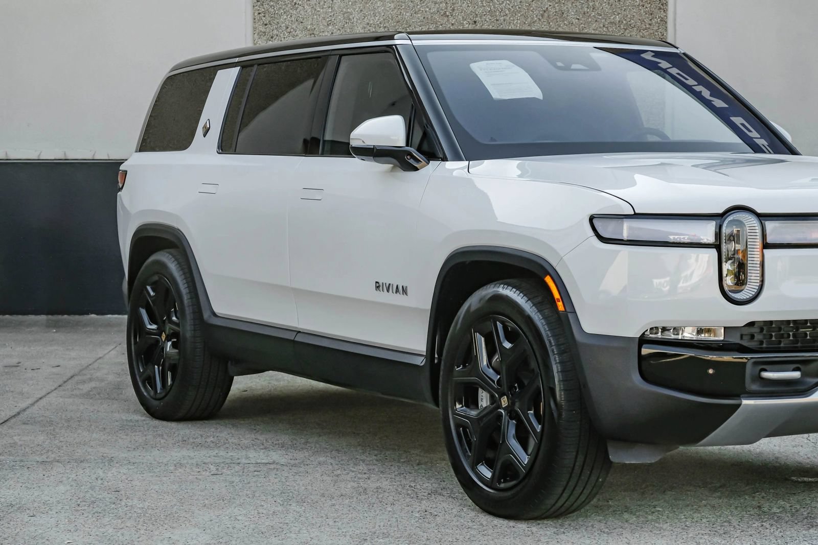 Used 2024 Rivian R1S Adventure AWD/4WD image 9