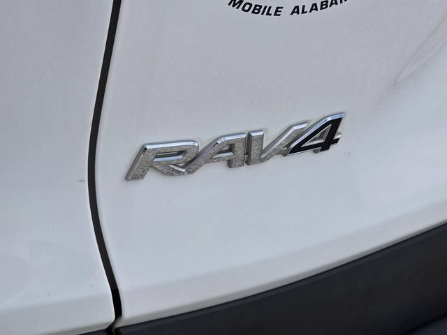Used 2019 Toyota RAV4 XLE w/ Carpet Mat Package AWD/4WD image 32