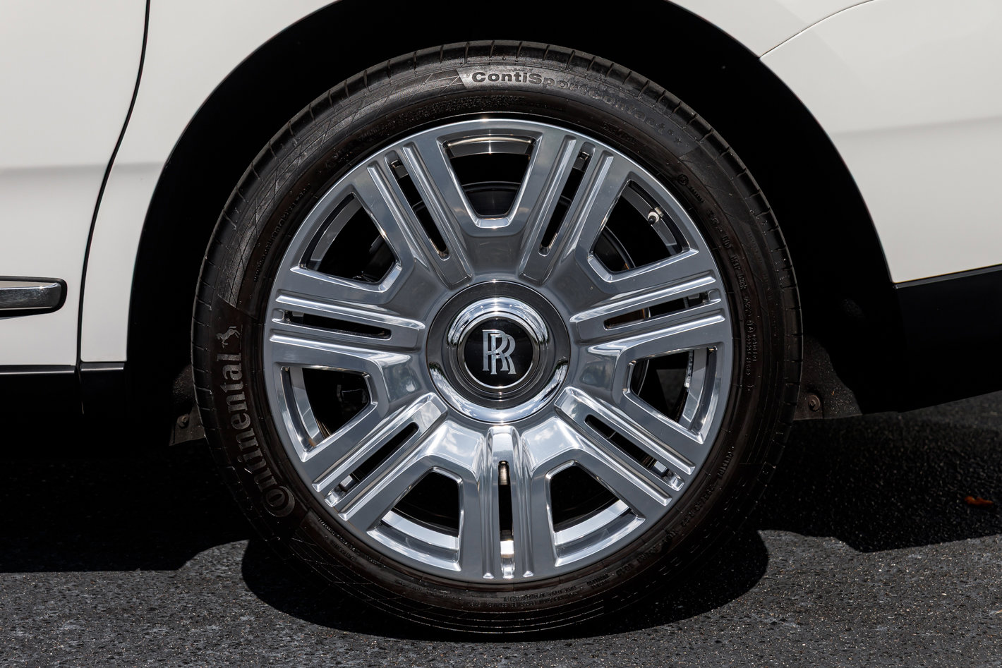 Used 2023 Rolls-Royce Cullinan AWD/4WD image 9