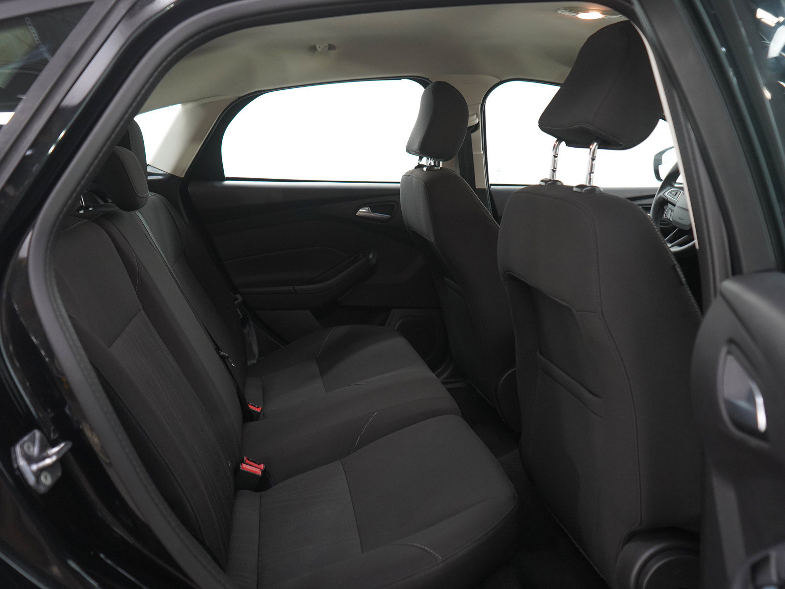 Used 2015 Ford Focus SE FWD image 12