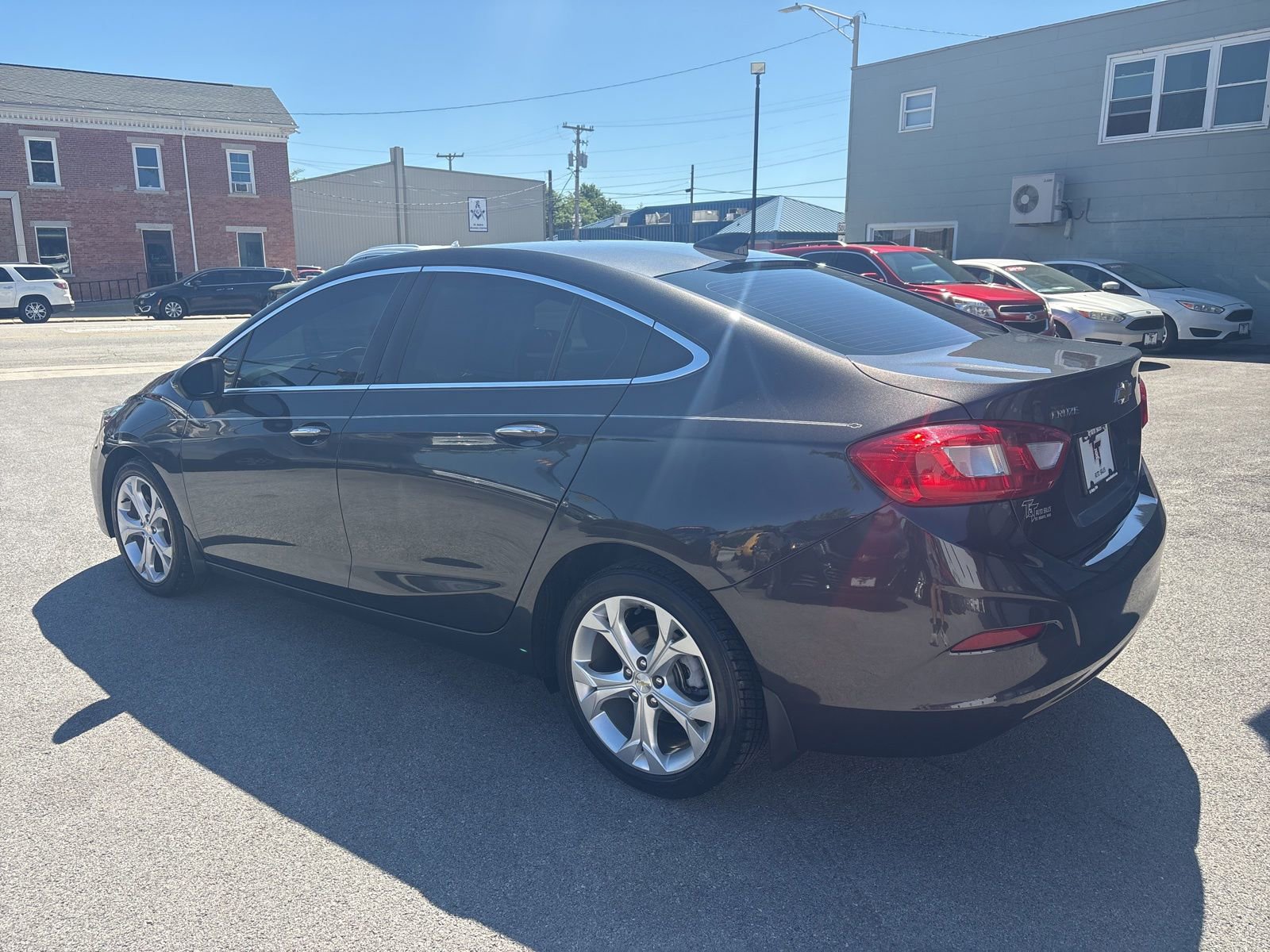 Used 2017 Chevrolet Cruze Premier FWD image 2
