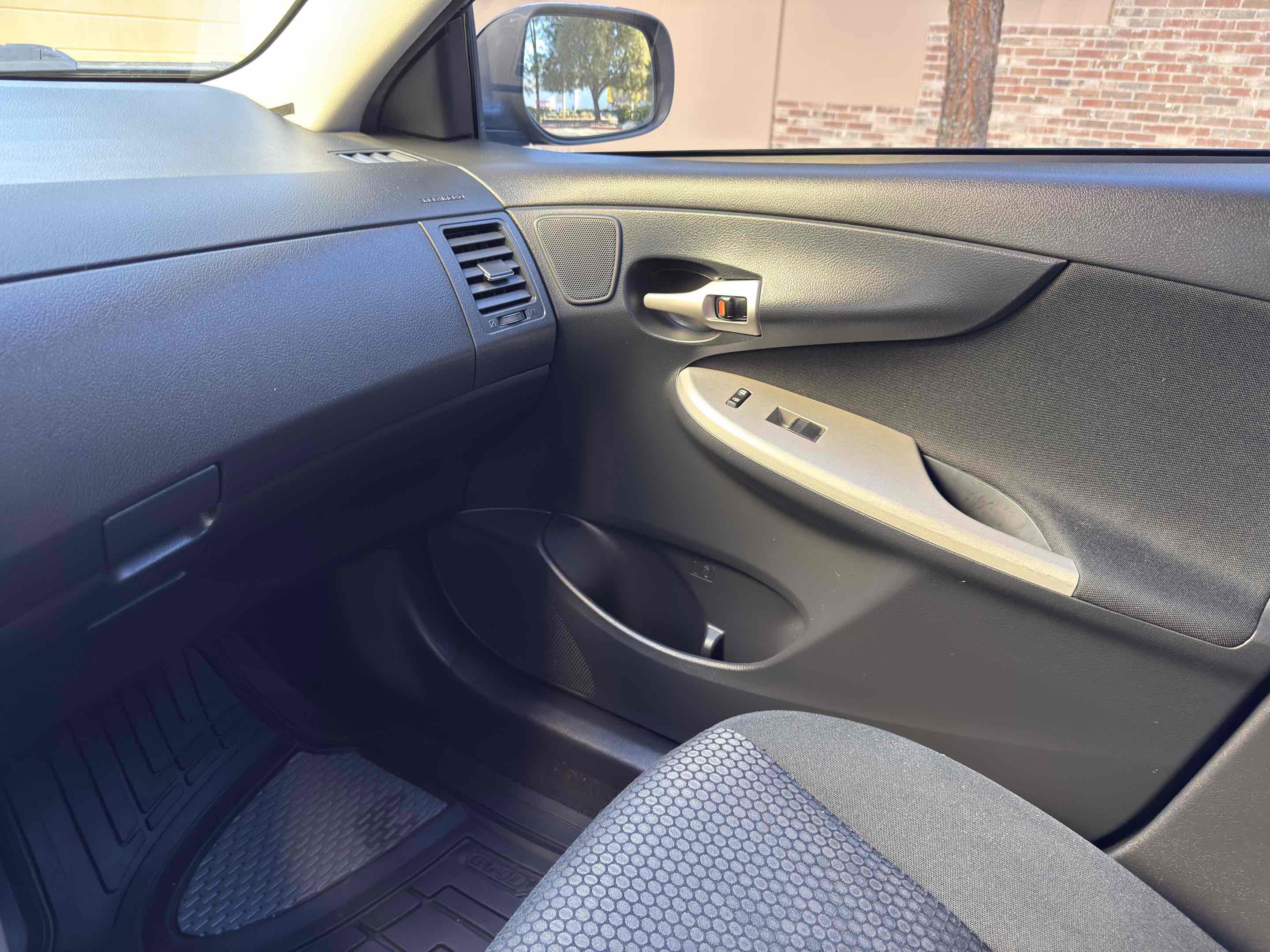 Used 2010 Toyota Corolla XRS image 43