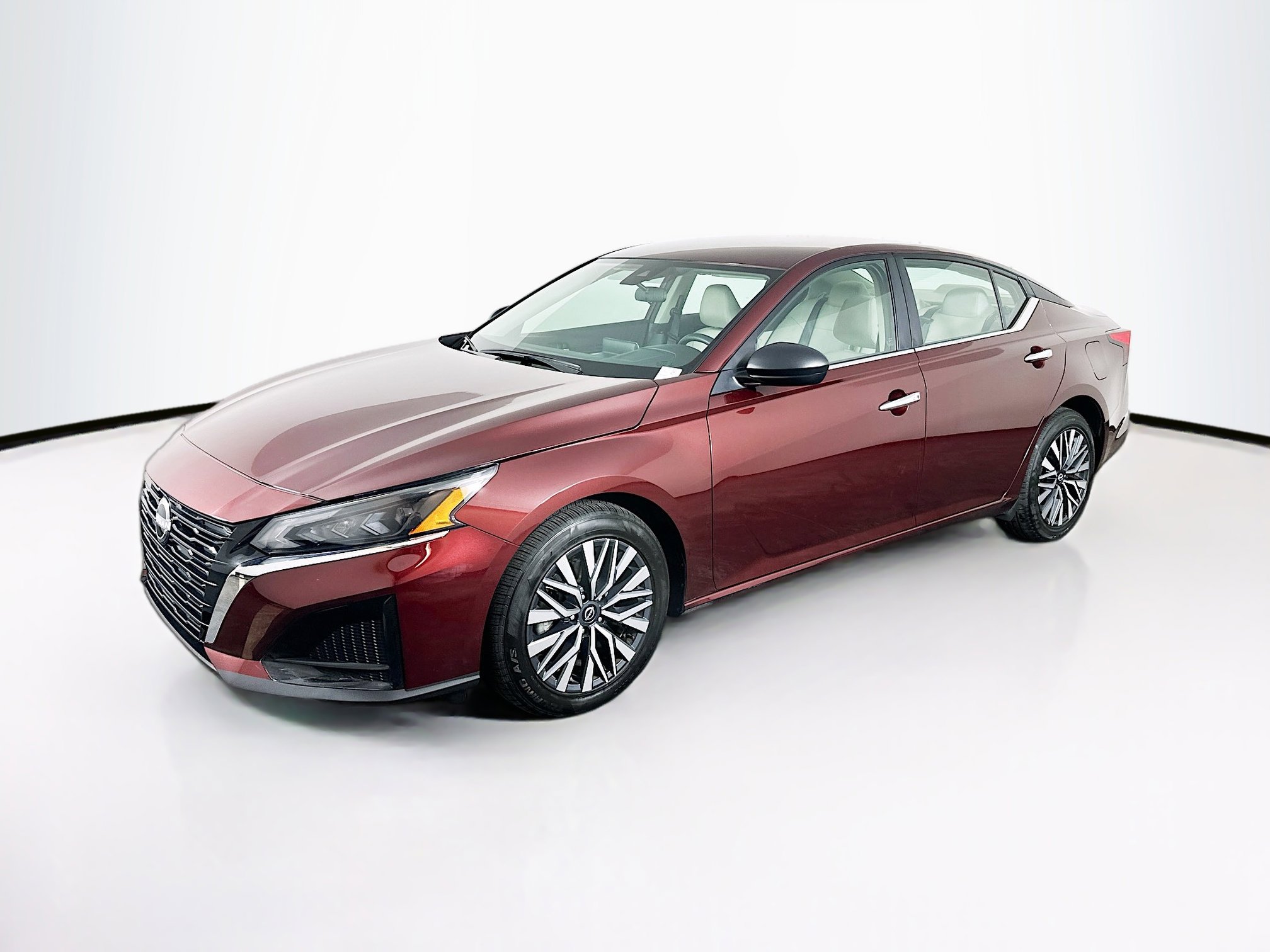 Used 2025 Nissan Altima 2.5 SV FWD image 3