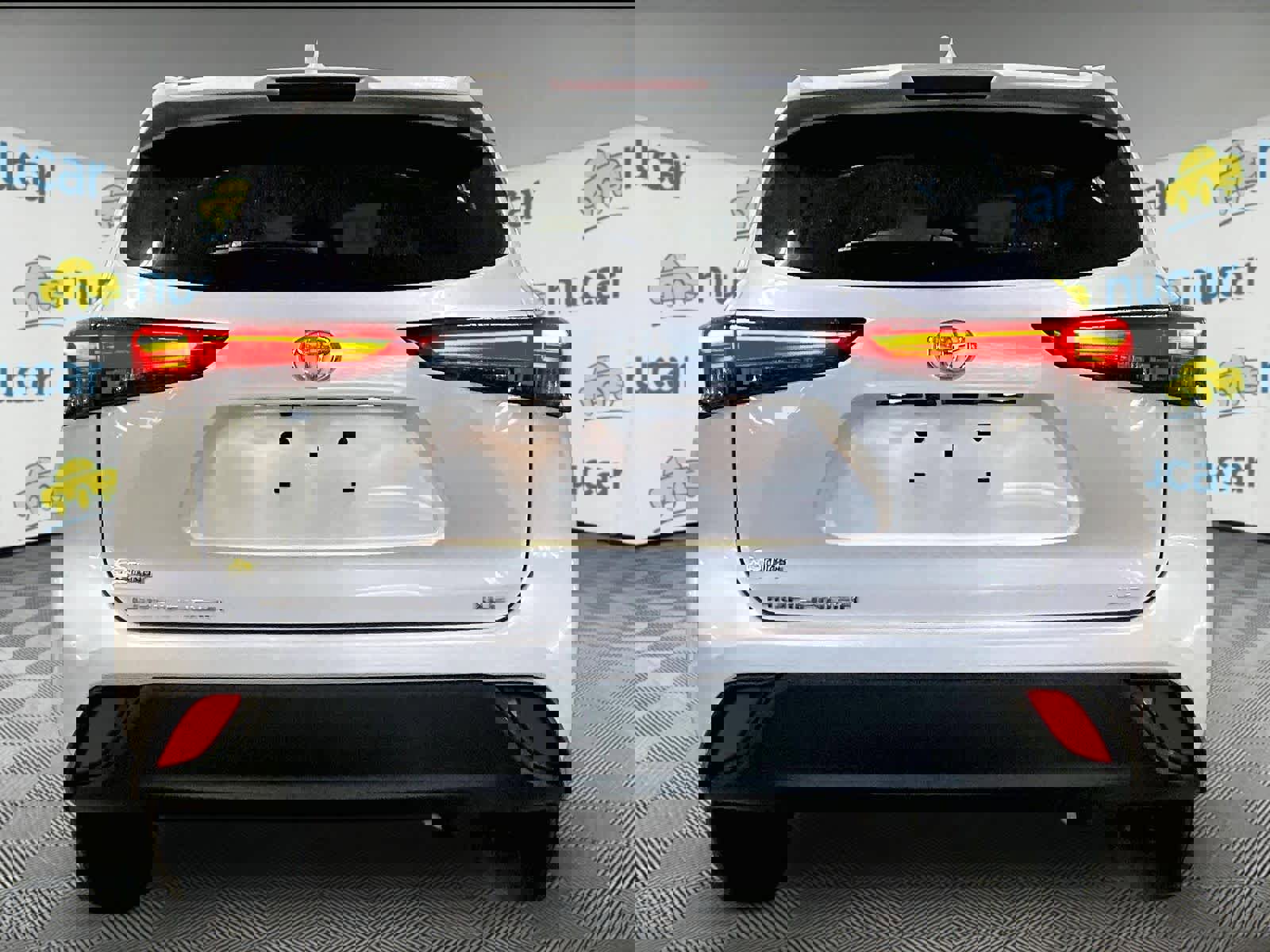 Used 2023 Toyota Highlander XLE image 5