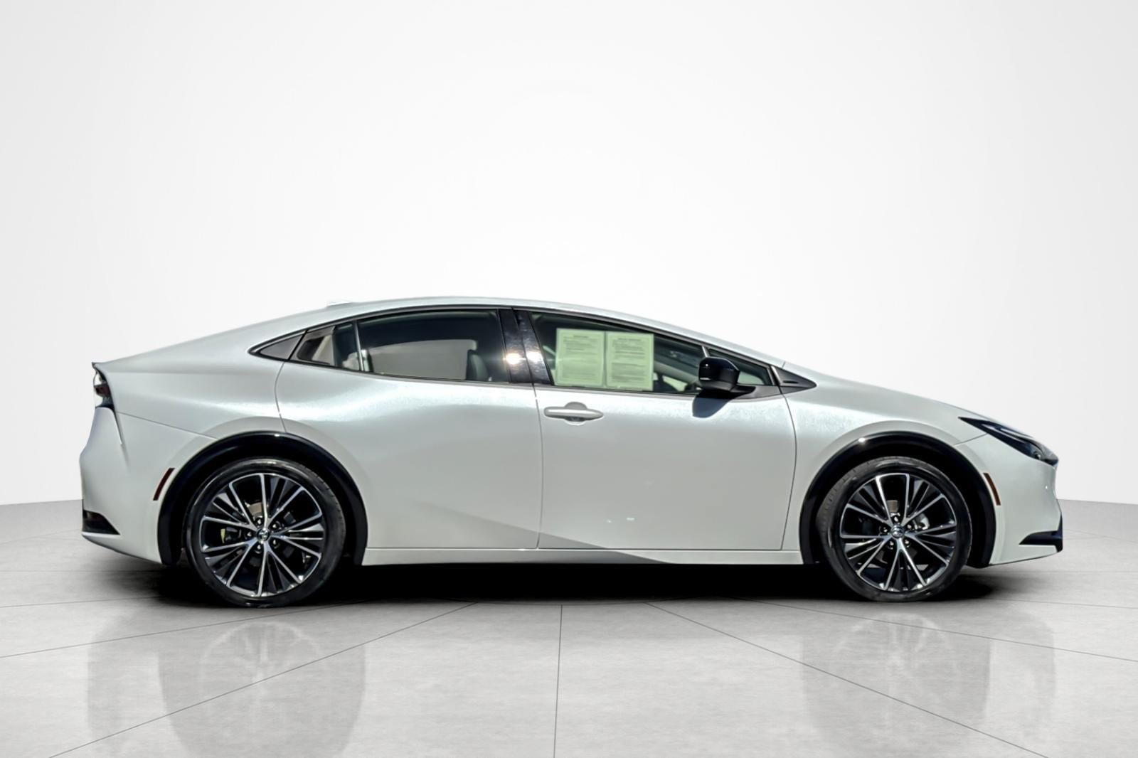 Certified 2025 Toyota Prius XLE FWD image 6