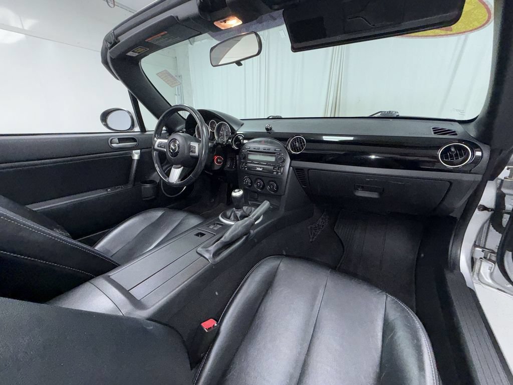 Used 2006 MAZDA MX-5 Miata Grand Touring w/ Premium Pkg RWD image 18