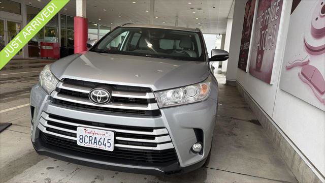 Certified 2018 Toyota Highlander XLE w/ Carpet Mat Package (TMS) AWD/4WD image 1
