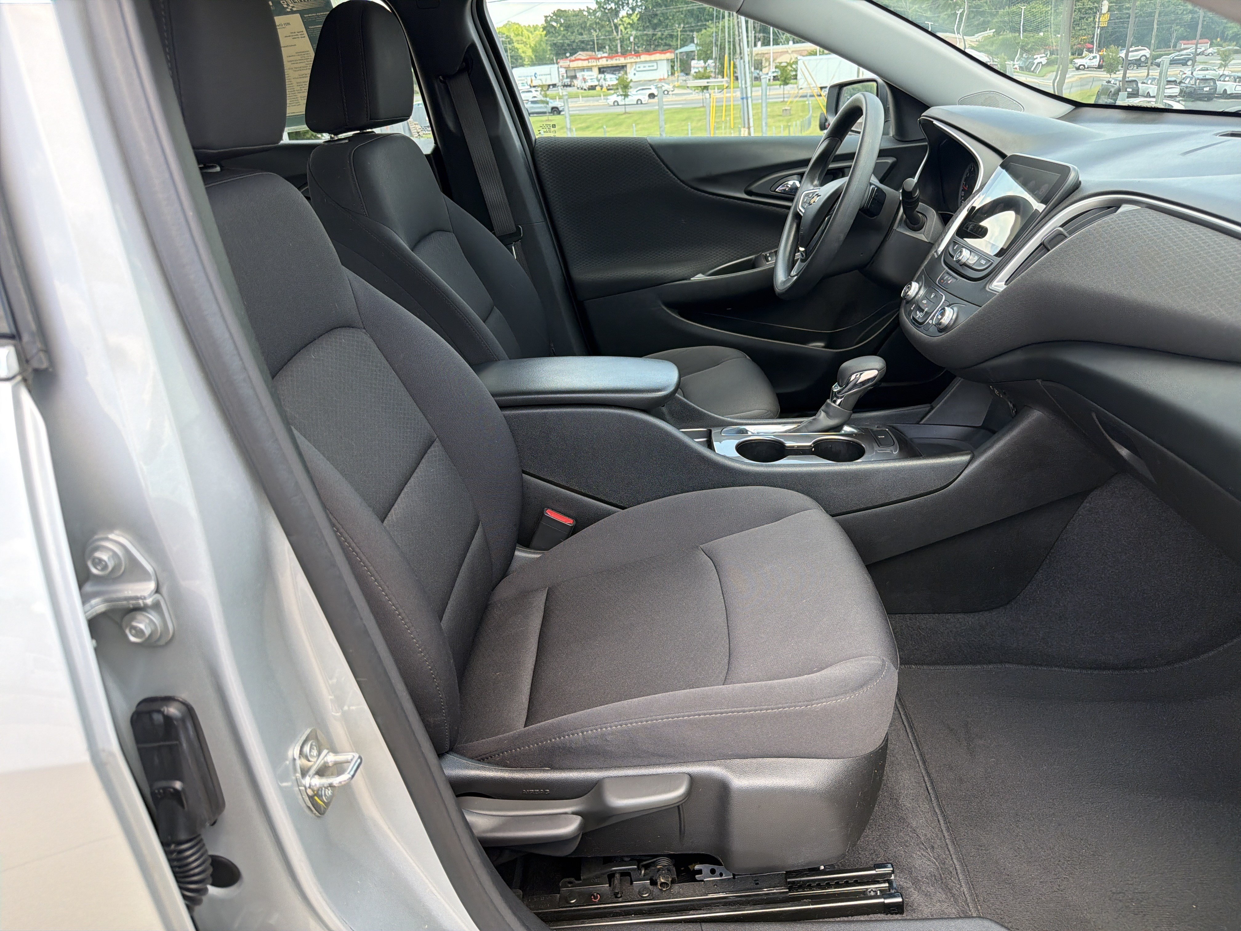 Used 2021 Chevrolet Malibu LS FWD image 32
