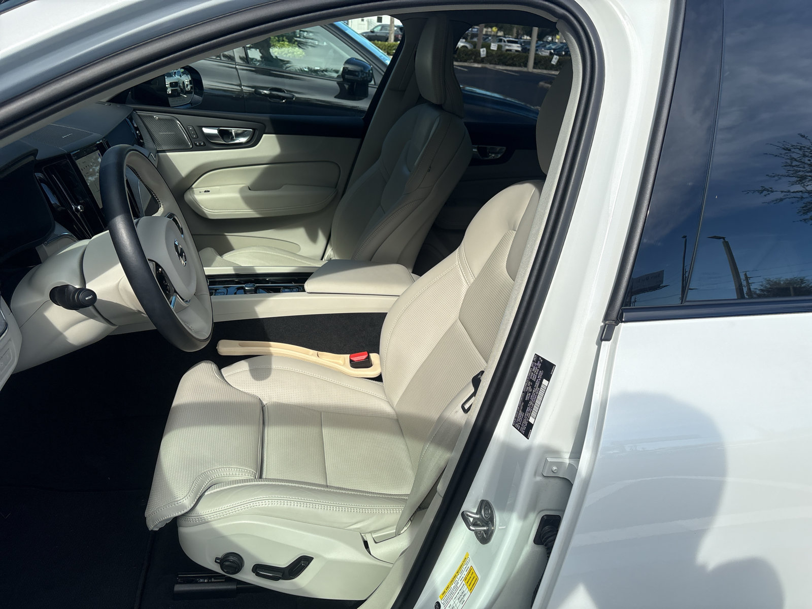 Certified 2025 Volvo XC60 T8 Ultra w/ Protection Package Premier AWD/4WD image 19