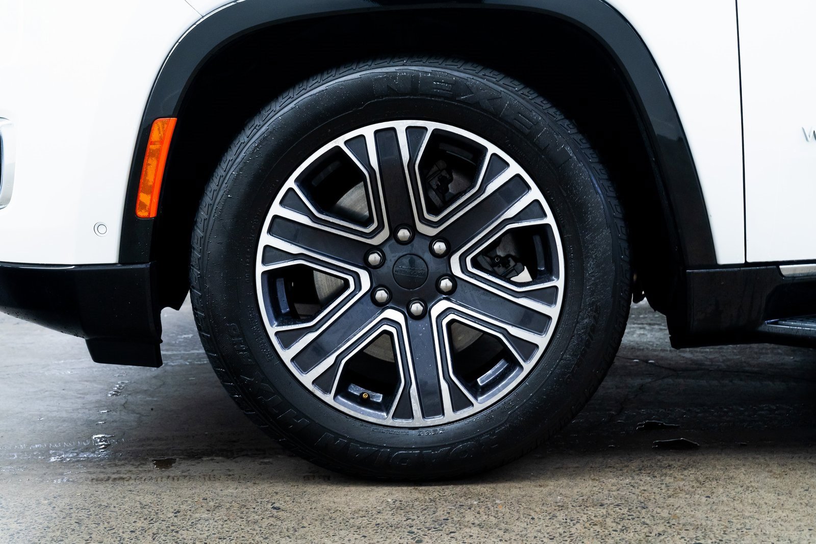 Used 2024 Jeep Wagoneer Series II w/ Convenience Group I image 7