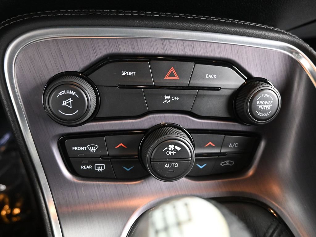 Used 2016 Dodge Challenger R/T RWD image 28