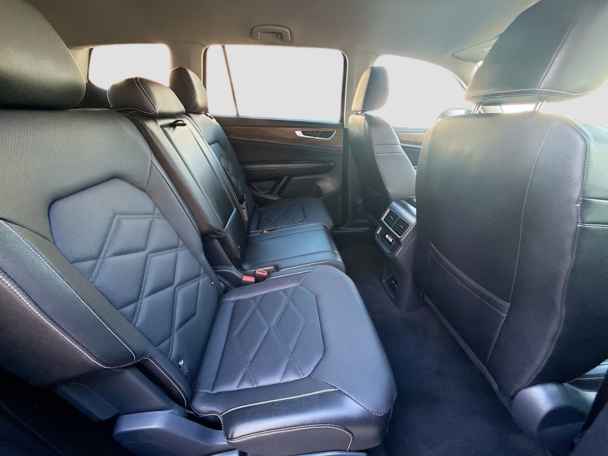 Certified 2025 Volkswagen Atlas SE image 29