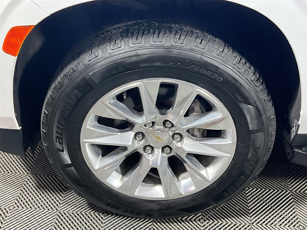 Used 2023 Chevrolet Suburban Premier image 33