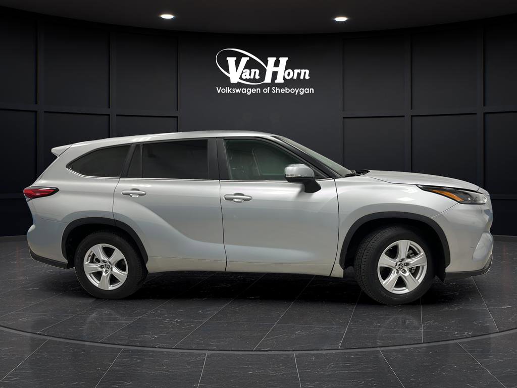 Used 2023 Toyota Highlander LE FWD image 8
