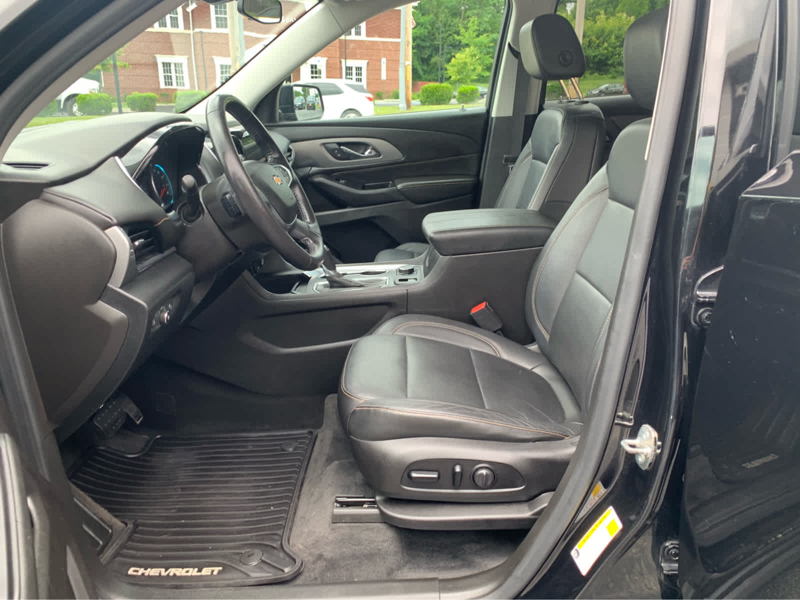 Used 2019 Chevrolet Traverse LT FWD image 11