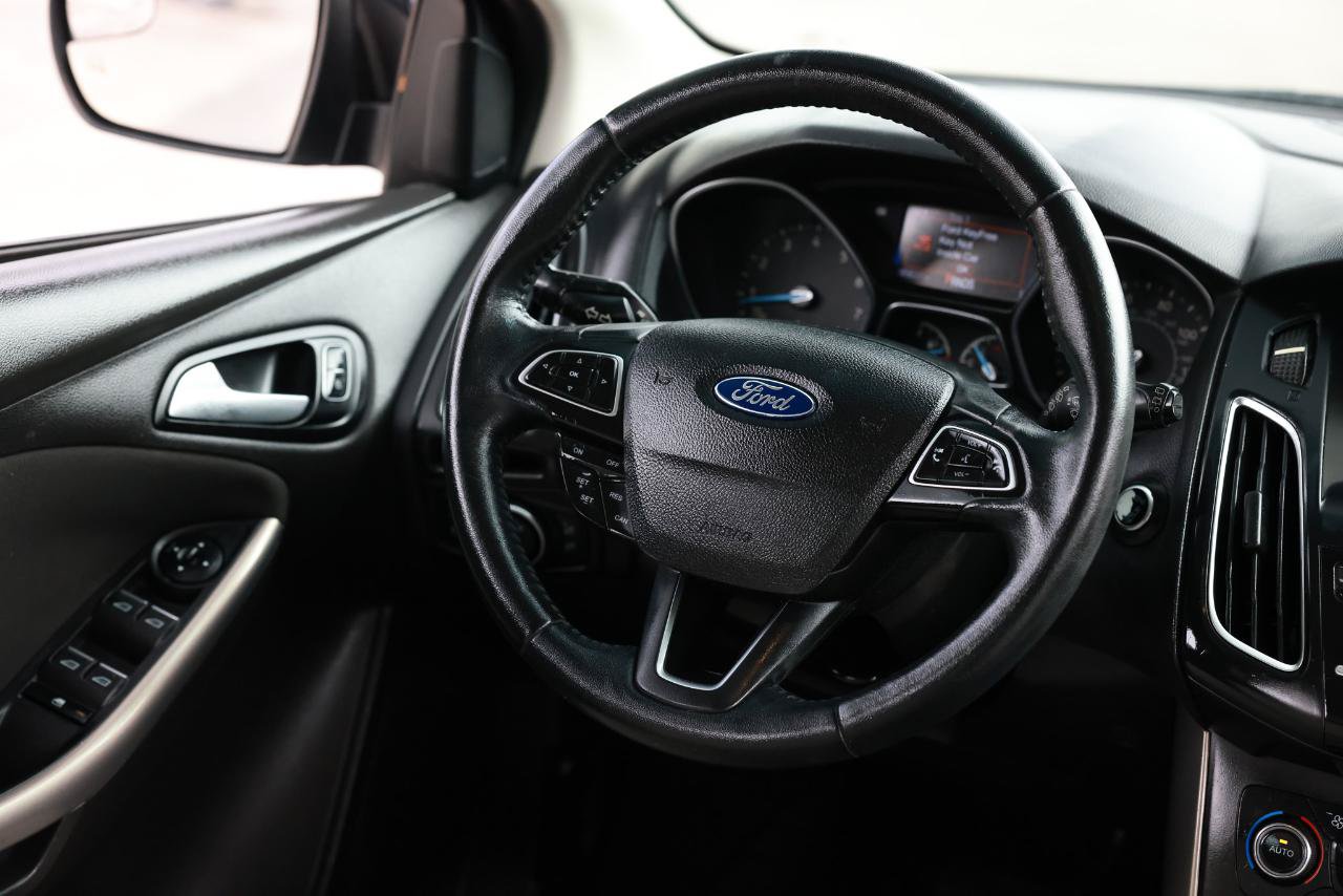Used 2016 Ford Focus Titanium FWD image 29