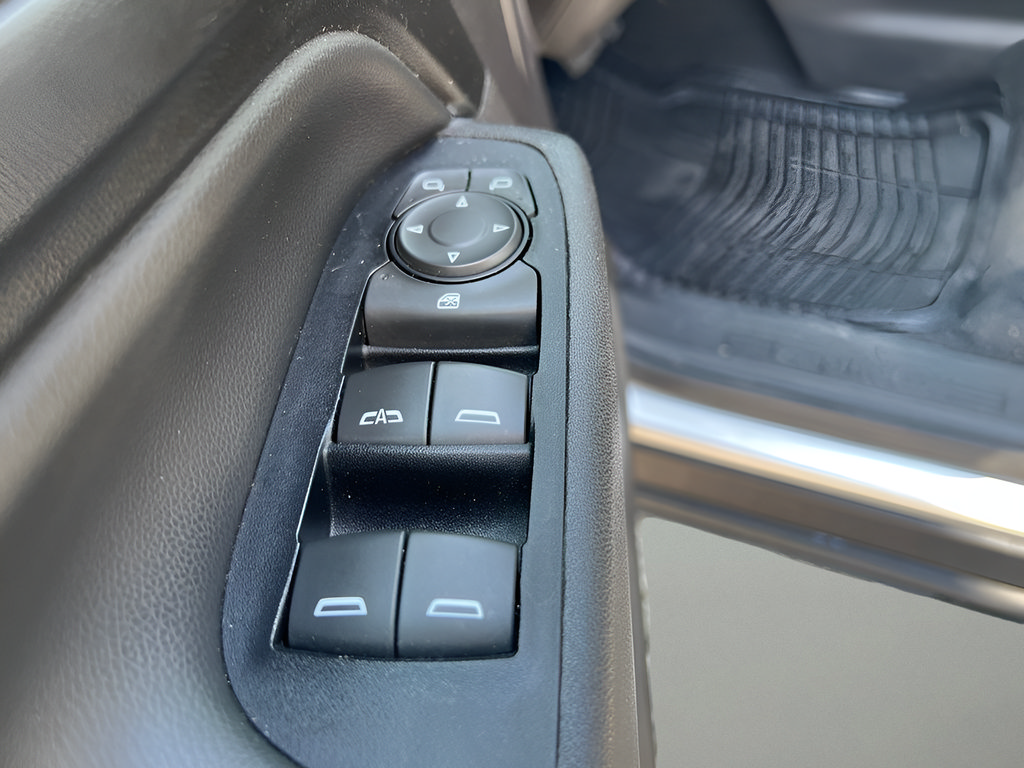 Used 2019 Chevrolet Equinox LT w/ Driver Convenience Package FWD image 18