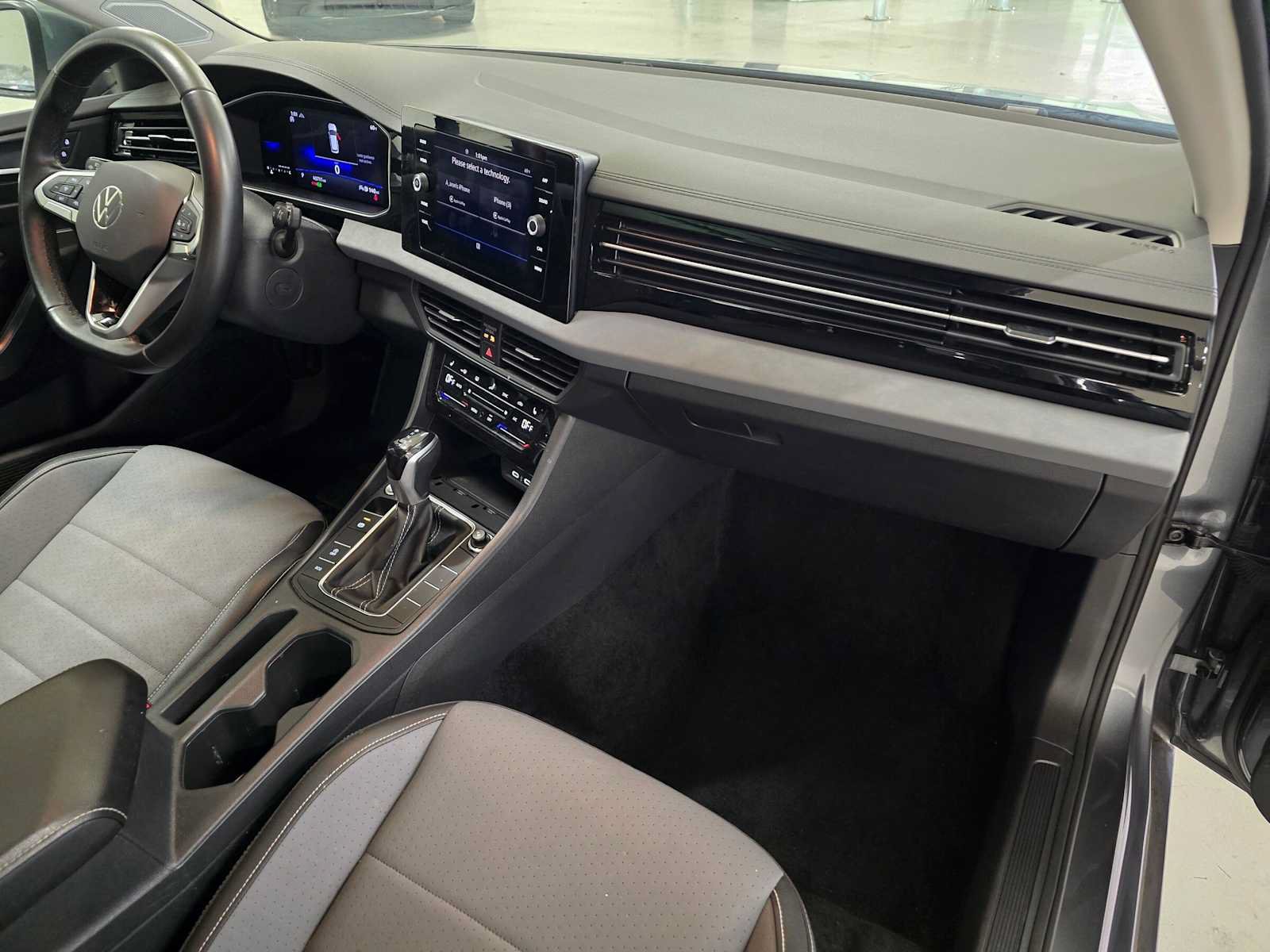 Used 2025 Volkswagen Jetta SE FWD image 10