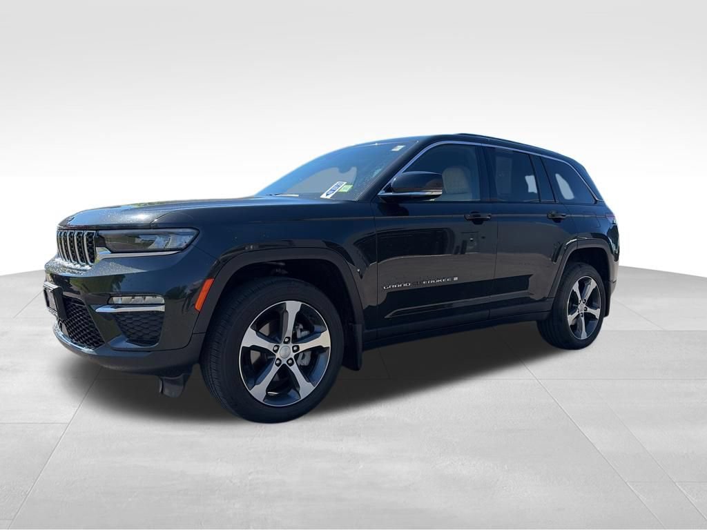 Used 2023 Jeep Grand Cherokee Limited w/ MOPAR Finishing Package AWD/4WD image 3
