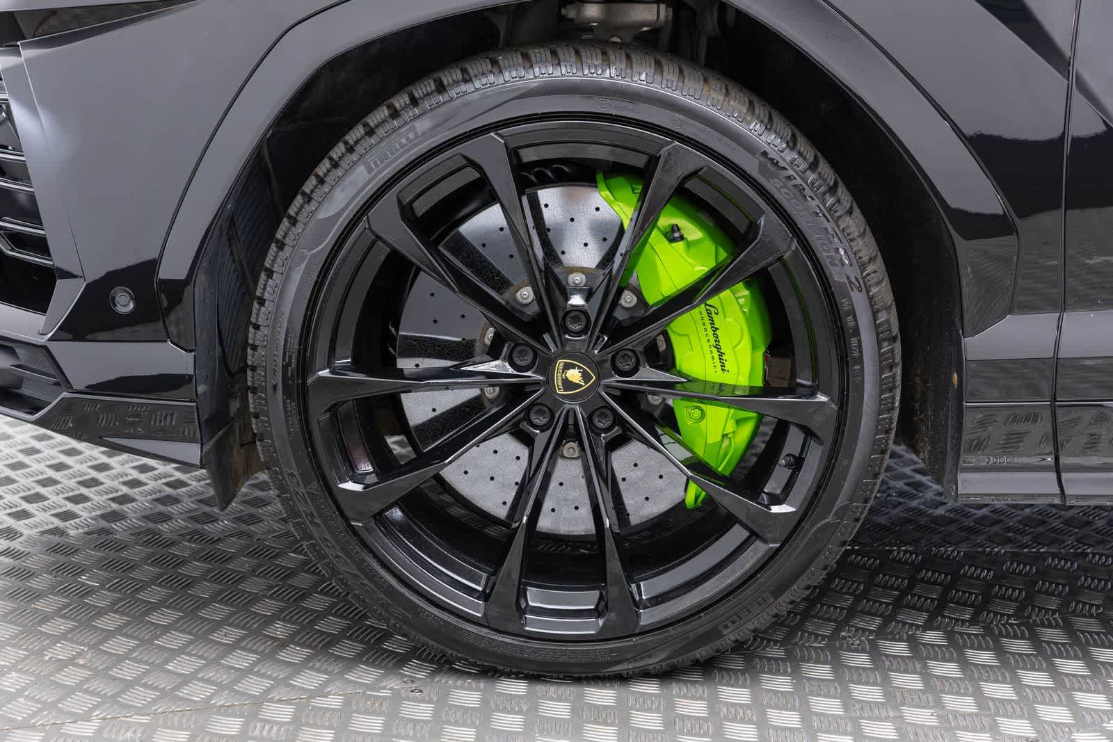 Used 2022 Lamborghini Urus AWD/4WD image 8