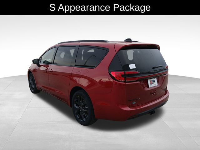 New 2026 Chrysler Pacifica Limited w/ S Appearance Package image 4