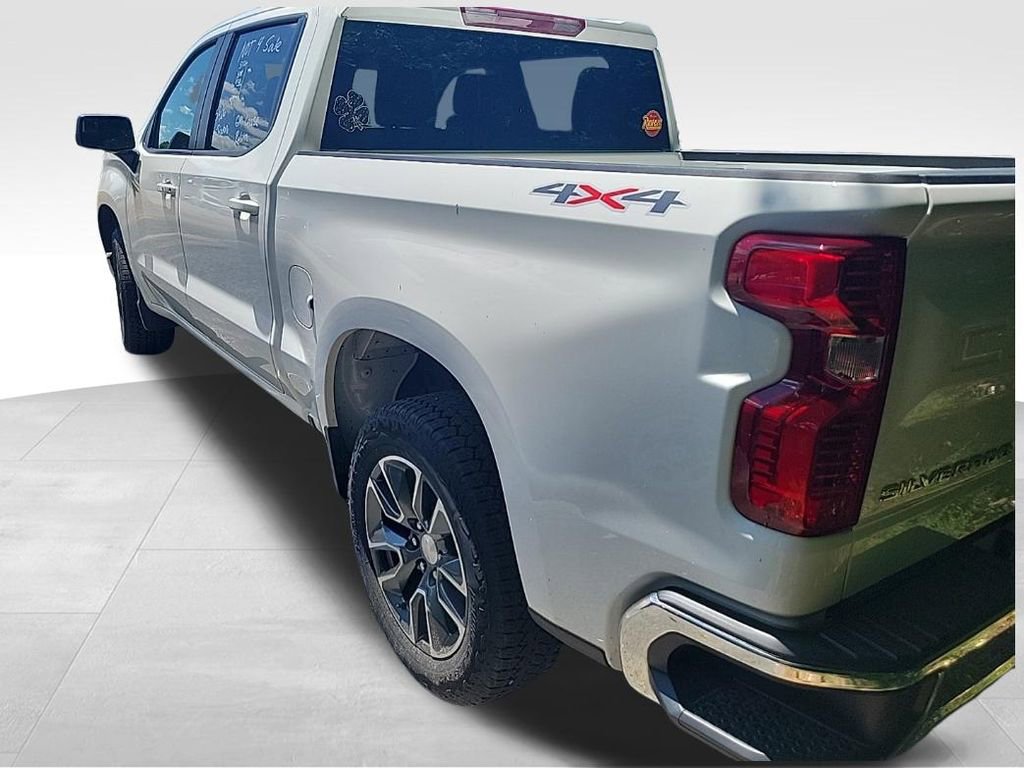 Used 2024 Chevrolet Silverado 1500 LT AWD/4WD image 2